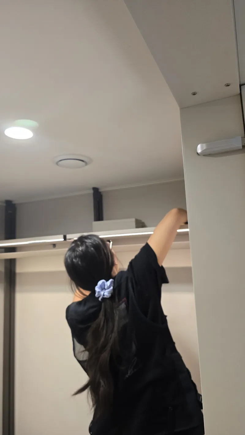 드레스룸 상단 선반·행거