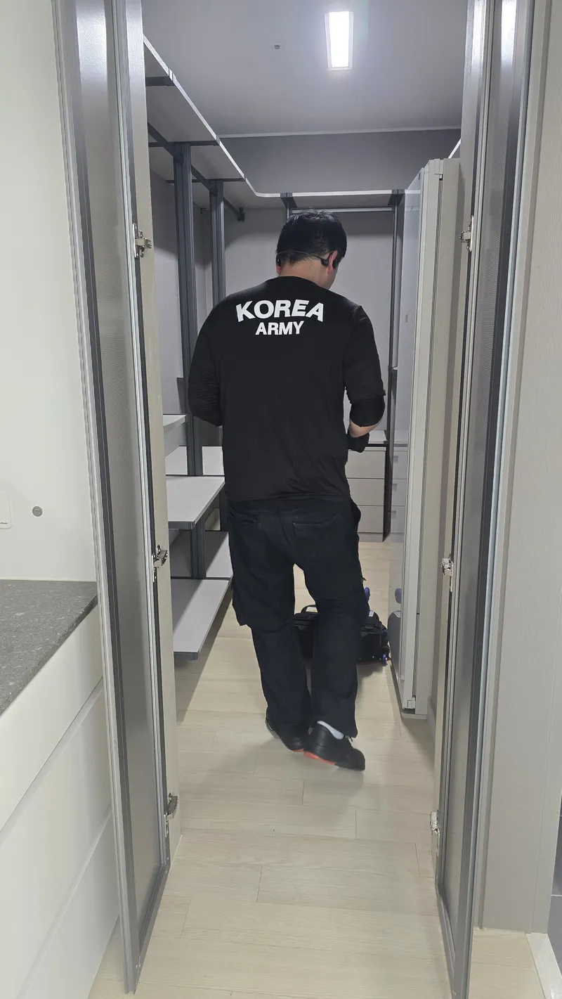 드레스룸 복도까지 같은 장비로
